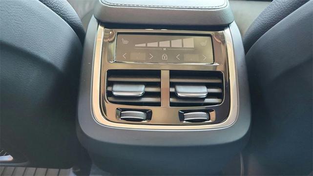 Photo of 2023 Crystal White Metallic Volvo XC90
