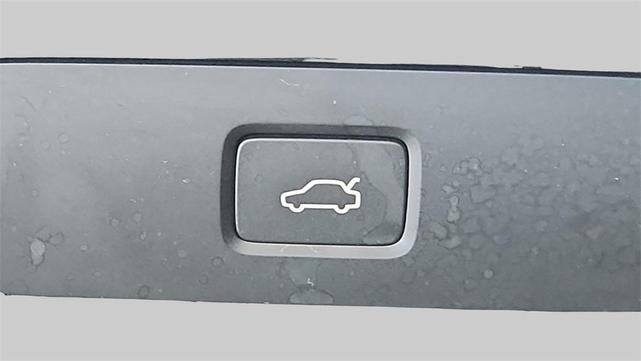 Photo of 2023 Crystal White Metallic Volvo XC90
