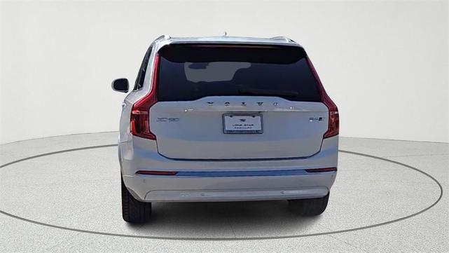 Photo of 2023 Crystal White Metallic Volvo XC90