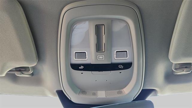 Photo of 2023 Crystal White Metallic Volvo XC90