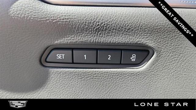 Photo of 2025 Crystal White Tricoat Cadillac XT6