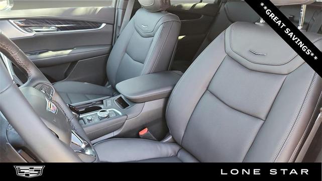 Photo of 2025 Crystal White Tricoat Cadillac XT6