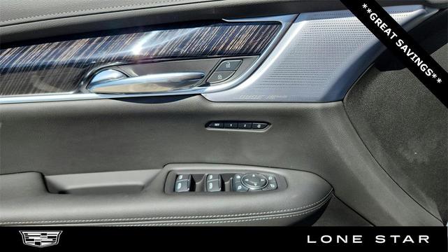 Photo of 2025 Crystal White Tricoat Cadillac XT6