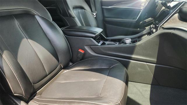 Photo of 2023 Diamond Black Crystal Pearlcoat Jeep Grand Cherokee