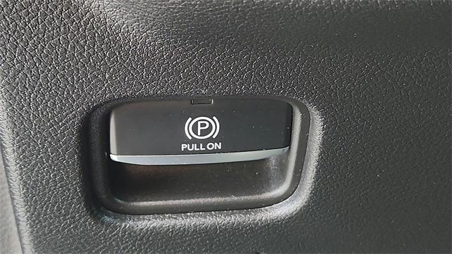 Photo of 2023 Diamond Black Crystal Pearlcoat Jeep Grand Cherokee
