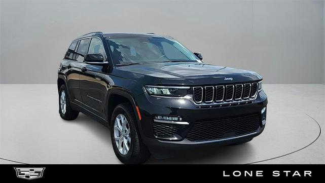 Photo of 2023 Diamond Black Crystal Pearlcoat Jeep Grand Cherokee