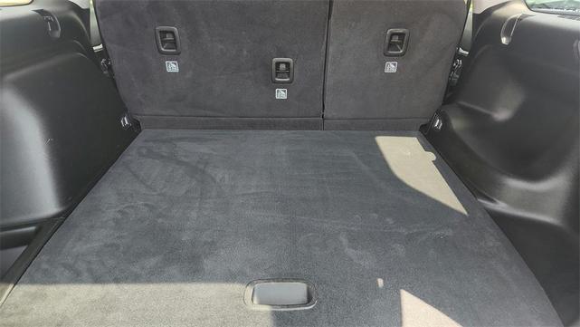 Photo of 2023 Diamond Black Crystal Pearlcoat Jeep Grand Cherokee