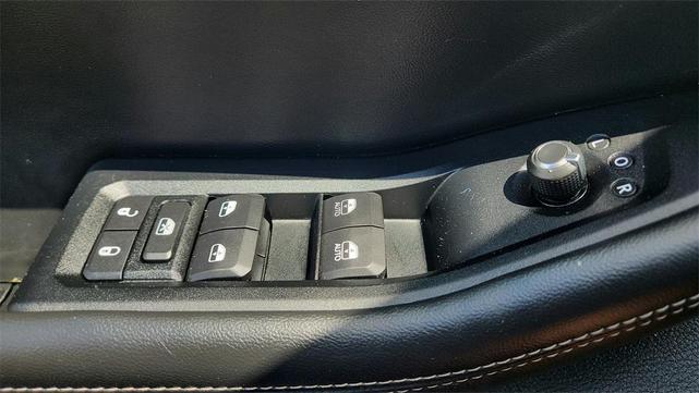 Photo of 2023 Diamond Black Crystal Pearlcoat Jeep Grand Cherokee
