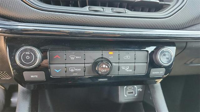 Photo of 2023 Diamond Black Crystal Pearlcoat Jeep Compass