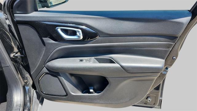 Photo of 2023 Diamond Black Crystal Pearlcoat Jeep Compass