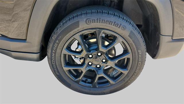 Photo of 2023 Diamond Black Crystal Pearlcoat Jeep Compass