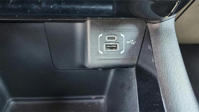 Photo of 2023 Diamond Black Crystal Pearlcoat Jeep Compass