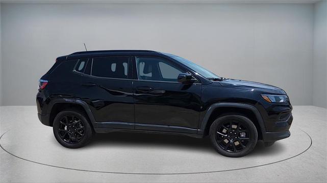 Photo of 2023 Diamond Black Crystal Pearlcoat Jeep Compass