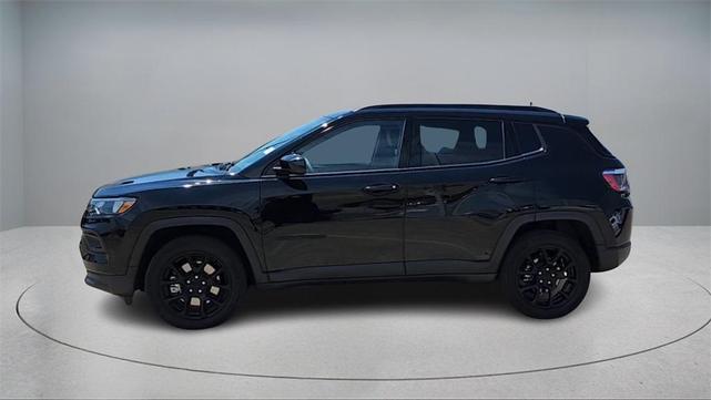 Photo of 2023 Diamond Black Crystal Pearlcoat Jeep Compass