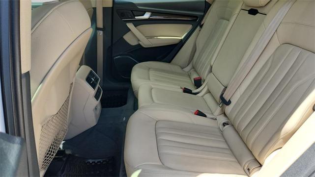 Photo of 2019 Glacier White Metallic Audi Q5