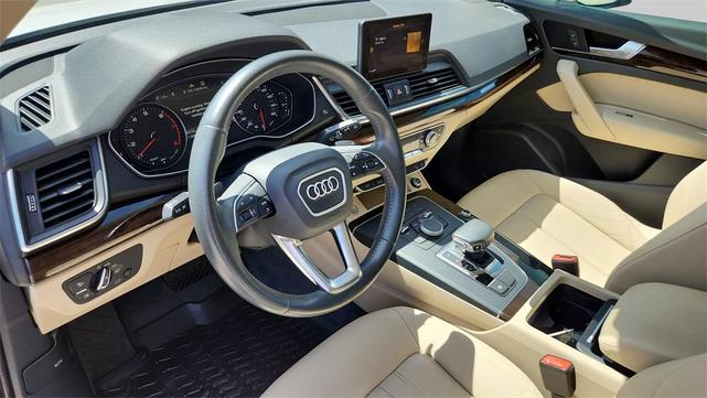 Photo of 2019 Glacier White Metallic Audi Q5