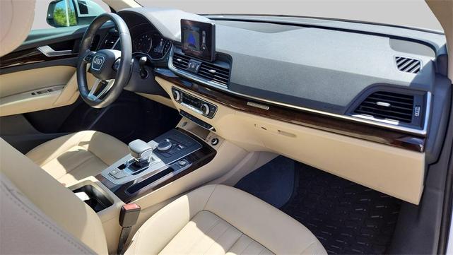 Photo of 2019 Glacier White Metallic Audi Q5
