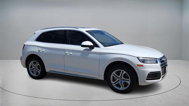 Photo of 2019 Glacier White Metallic Audi Q5