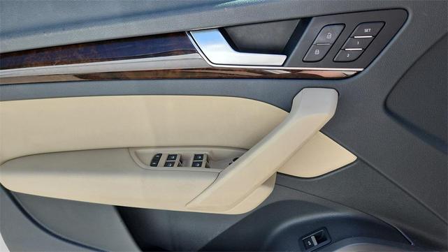 Photo of 2019 Glacier White Metallic Audi Q5