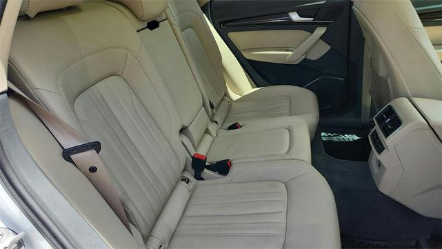 Photo of 2019 Glacier White Metallic Audi Q5