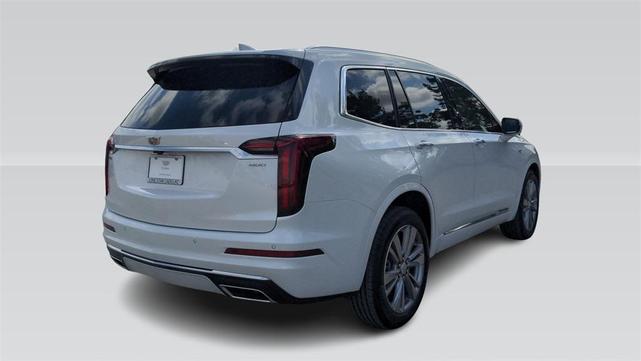 Photo of 2025 Crystal White Tricoat Cadillac XT6