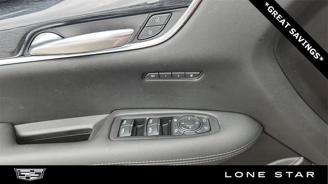 Photo of 2022 Crystal White Tricoat Cadillac XT5