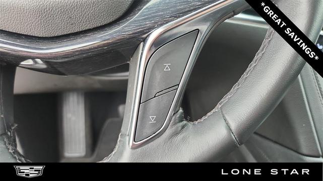 Photo of 2022 Crystal White Tricoat Cadillac XT5