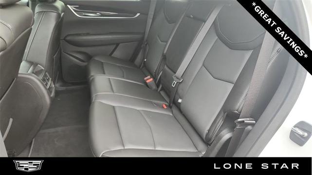 Photo of 2022 Crystal White Tricoat Cadillac XT5