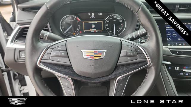 Photo of 2022 Crystal White Tricoat Cadillac XT5