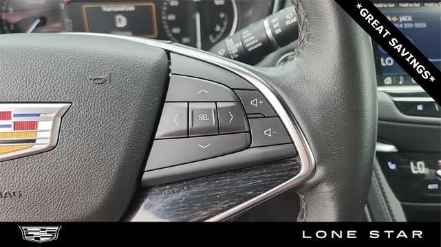 Photo of 2022 Crystal White Tricoat Cadillac XT5