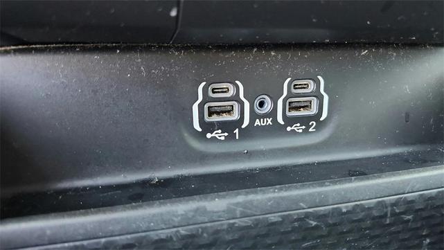 Photo of 2023 Diamond Black Crystal Pearlcoat RAM 1500