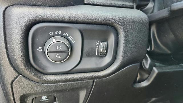 Photo of 2023 Diamond Black Crystal Pearlcoat RAM 1500