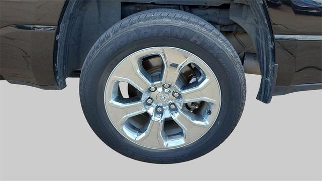 Photo of 2023 Diamond Black Crystal Pearlcoat RAM 1500