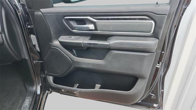 Photo of 2023 Diamond Black Crystal Pearlcoat RAM 1500