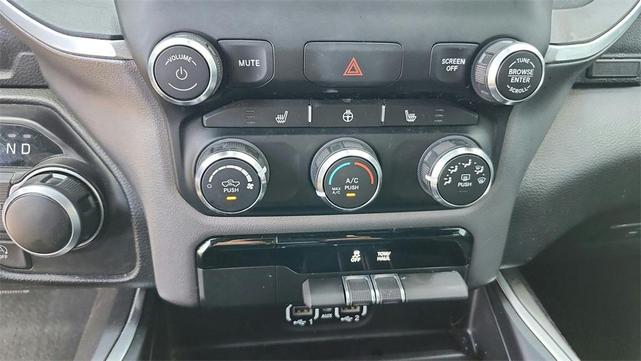 Photo of 2023 Diamond Black Crystal Pearlcoat RAM 1500