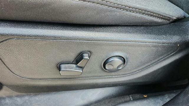 Photo of 2023 Diamond Black Crystal Pearlcoat RAM 1500