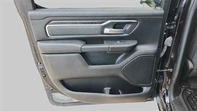 Photo of 2023 Diamond Black Crystal Pearlcoat RAM 1500