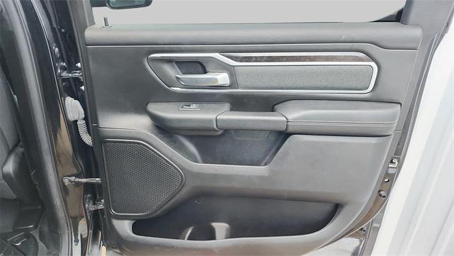 Photo of 2023 Diamond Black Crystal Pearlcoat RAM 1500