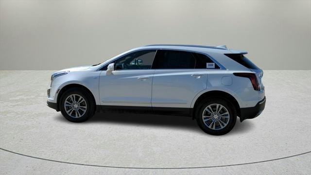 Photo of 2025 Crystal White Tricoat Cadillac XT5