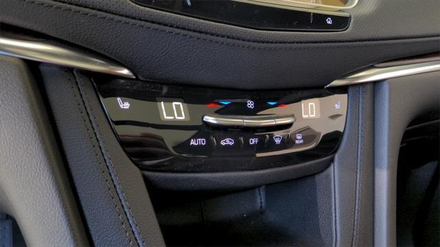 Photo of 2025 Crystal White Tricoat Cadillac XT5