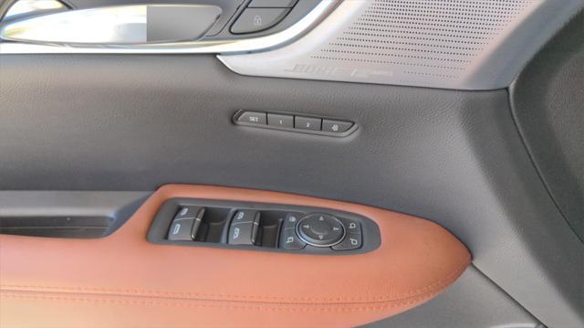 Photo of 2025 Crystal White Tricoat Cadillac XT5