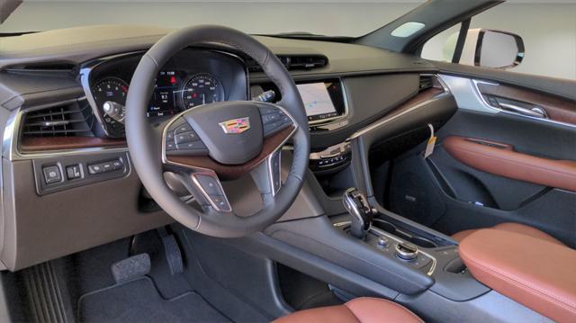 Photo of 2025 Crystal White Tricoat Cadillac XT5