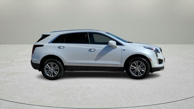 Photo of 2025 Crystal White Tricoat Cadillac XT5