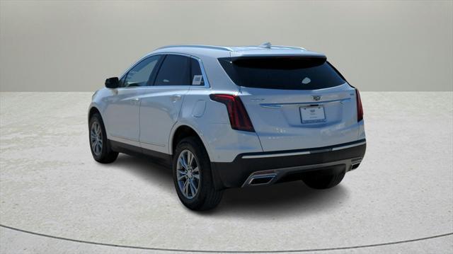 Photo of 2025 Crystal White Tricoat Cadillac XT5