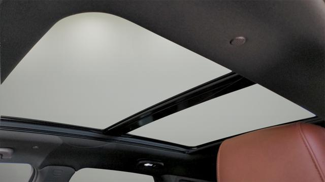 Photo of 2025 Crystal White Tricoat Cadillac XT5