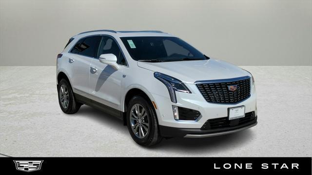 Photo of 2025 Crystal White Tricoat Cadillac XT5