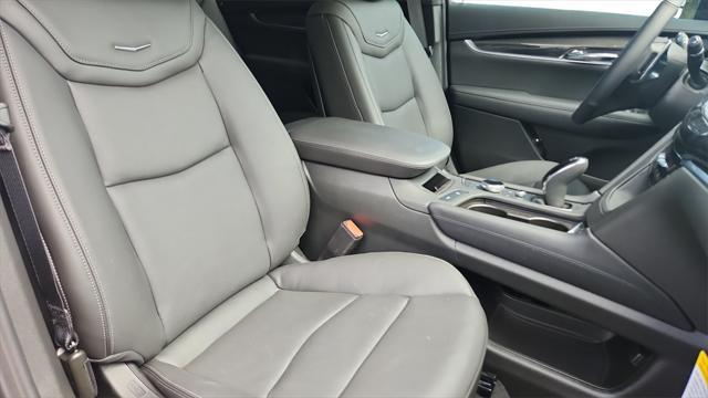 Photo of 2025 Stellar Black Metallic Cadillac XT6