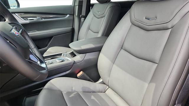 Photo of 2025 Stellar Black Metallic Cadillac XT6