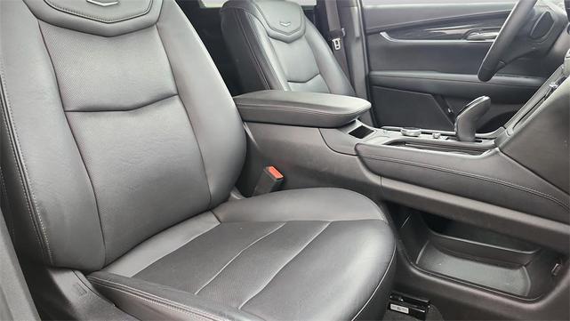 Photo of 2022 Stellar Black Metallic Cadillac XT5