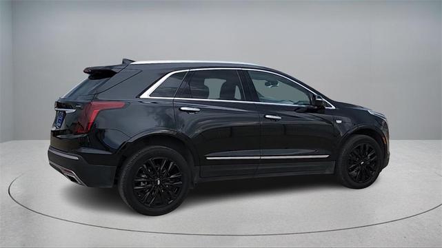 Photo of 2022 Stellar Black Metallic Cadillac XT5